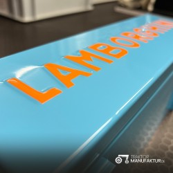 Lambo-Box Azzurra – Lamiera d'Acciaio con Rilievo "LAMBORGHINI" – Resistente & funzionale