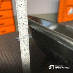 Sitzschale schwarz pulverbeschichtet – Stabil & rostgeschützt für Lamborghini Traktoren | Traktormanufaktur