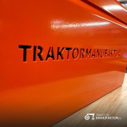 Werkzeugbox Traktormanufaktur orange gepulvert mit gelasertem Schriftzug | Exklusiv bei Traktormanufaktur